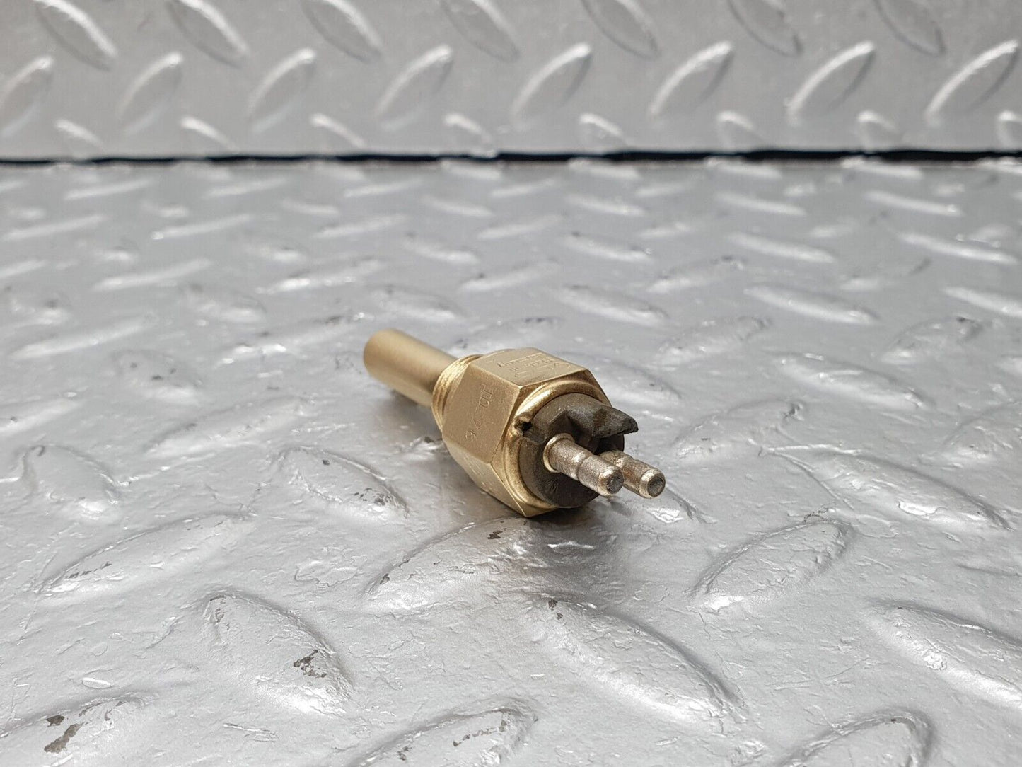 41359 Mercedes-Benz W116 350SE Coolant Temperature Sensor VDO