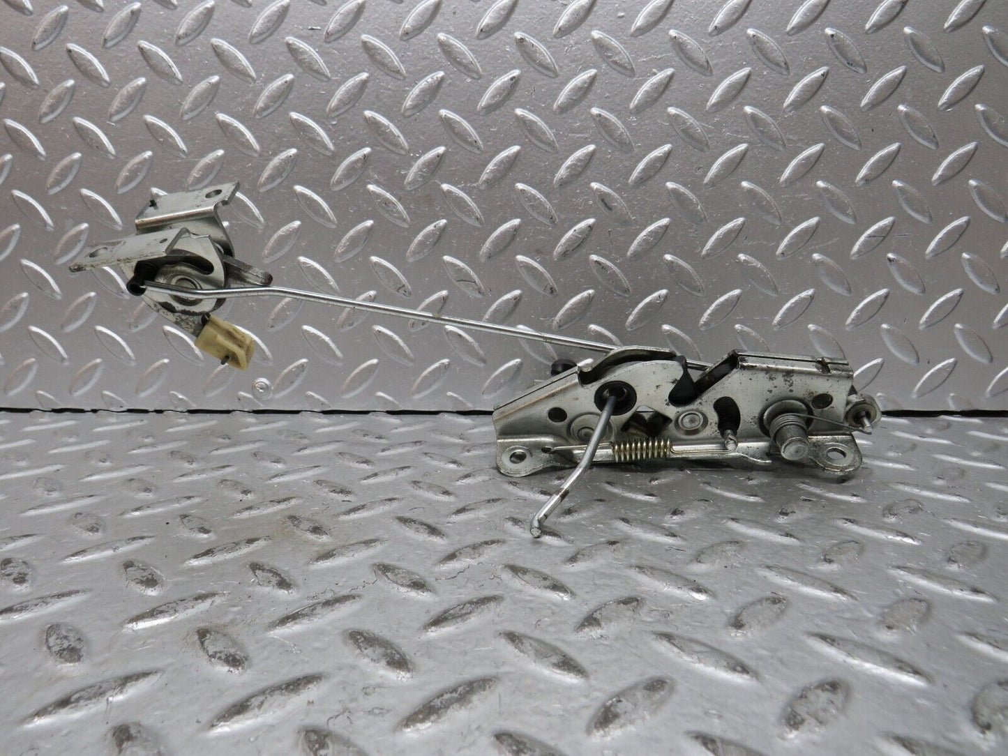 27835 Mercedes-Benz S124 300TE Wagon Rear Right Seat Bench Locking Mechanism