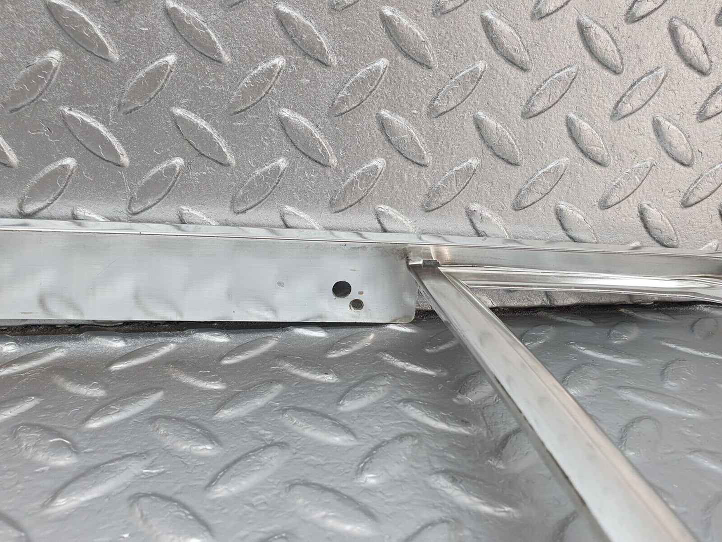 43052 Mercedes-Benz R107 Hardtop Side Window Chrome Moulding Trim Left