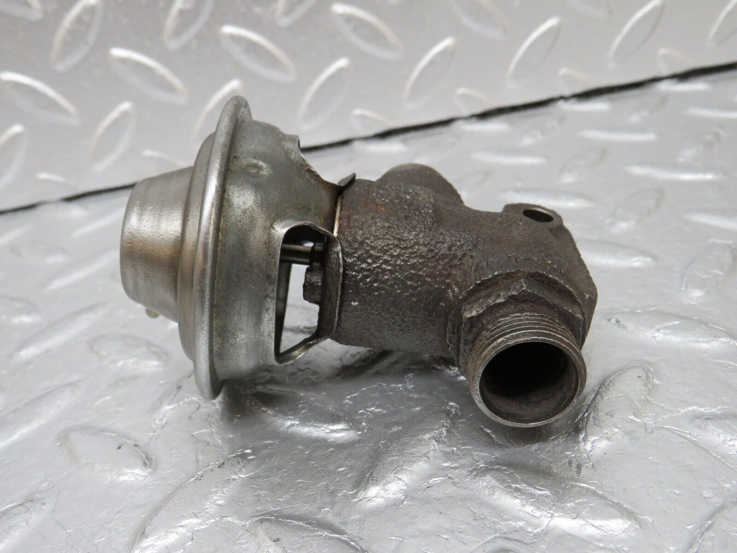 34617 Mercedes-Benz C126 380SEC Exhaust Gas Recirculation Valve EGR 0001408160