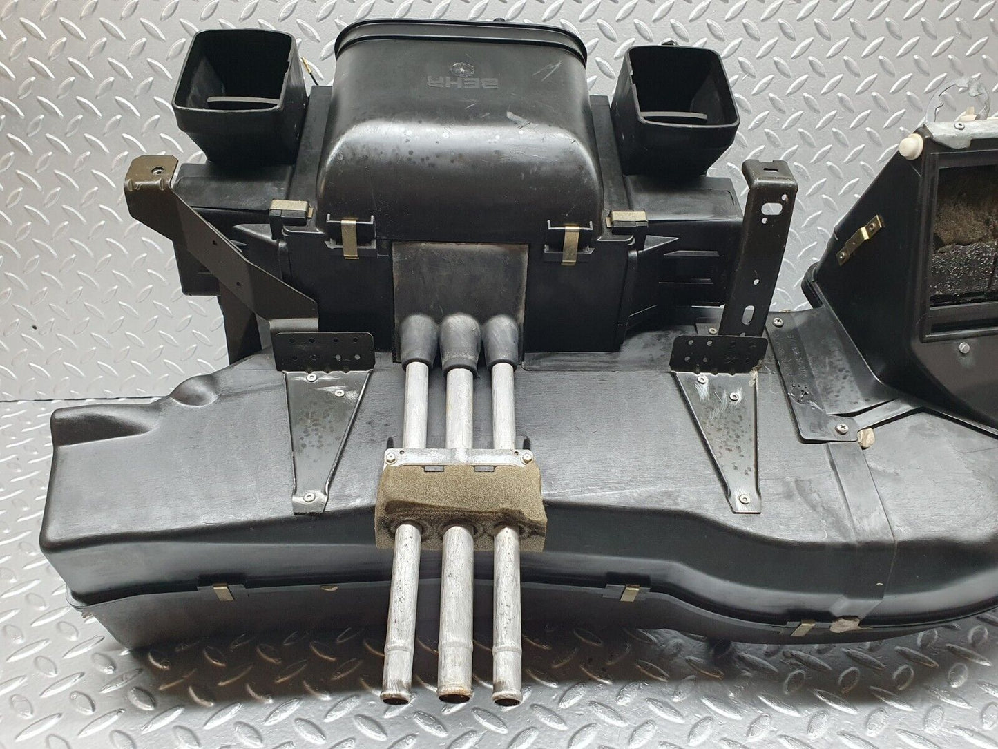 40937 Mercedes-Benz W126 300SE Heater Box Blower Housing Behr
