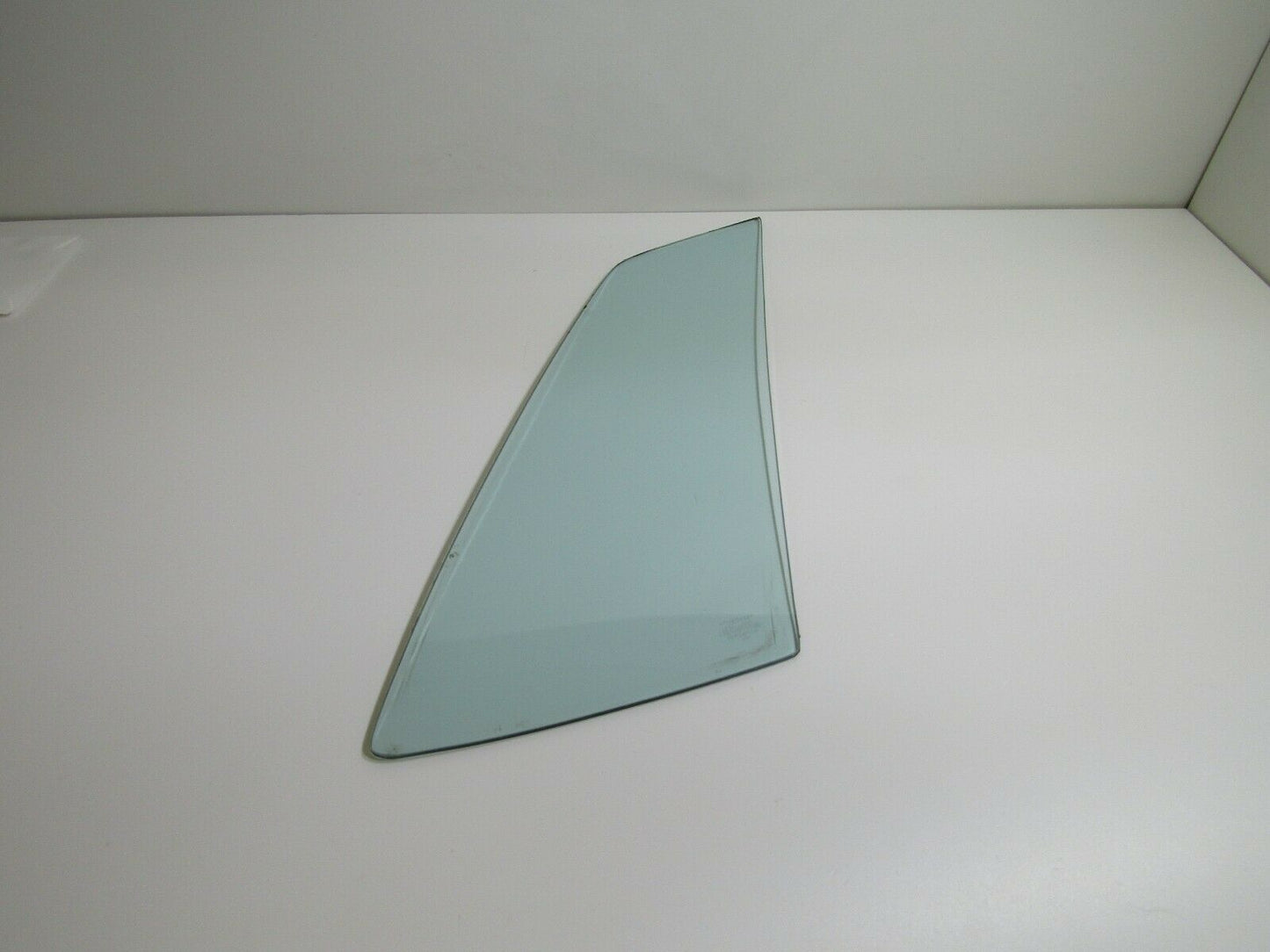 1136 Mercedes-Benz C107 350SLC Coupe Side Window Flap Right Rear