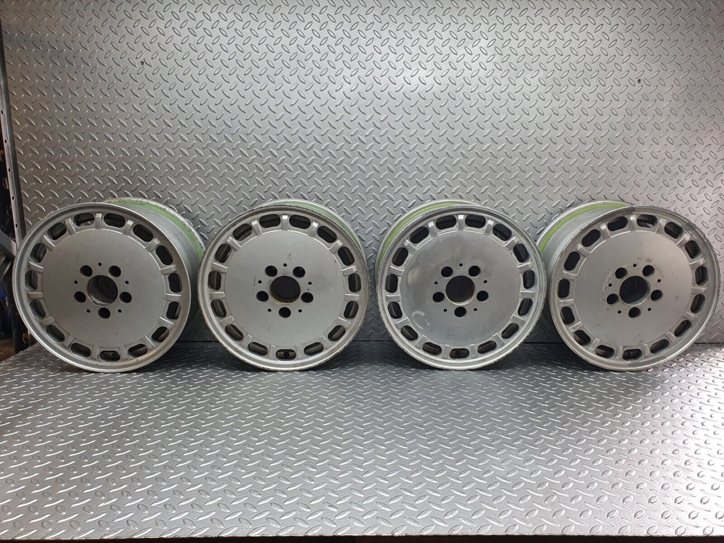 35879 Mercedes-Benz Alloy Wheel Set 7Jx15 H2 ET25 1264003002