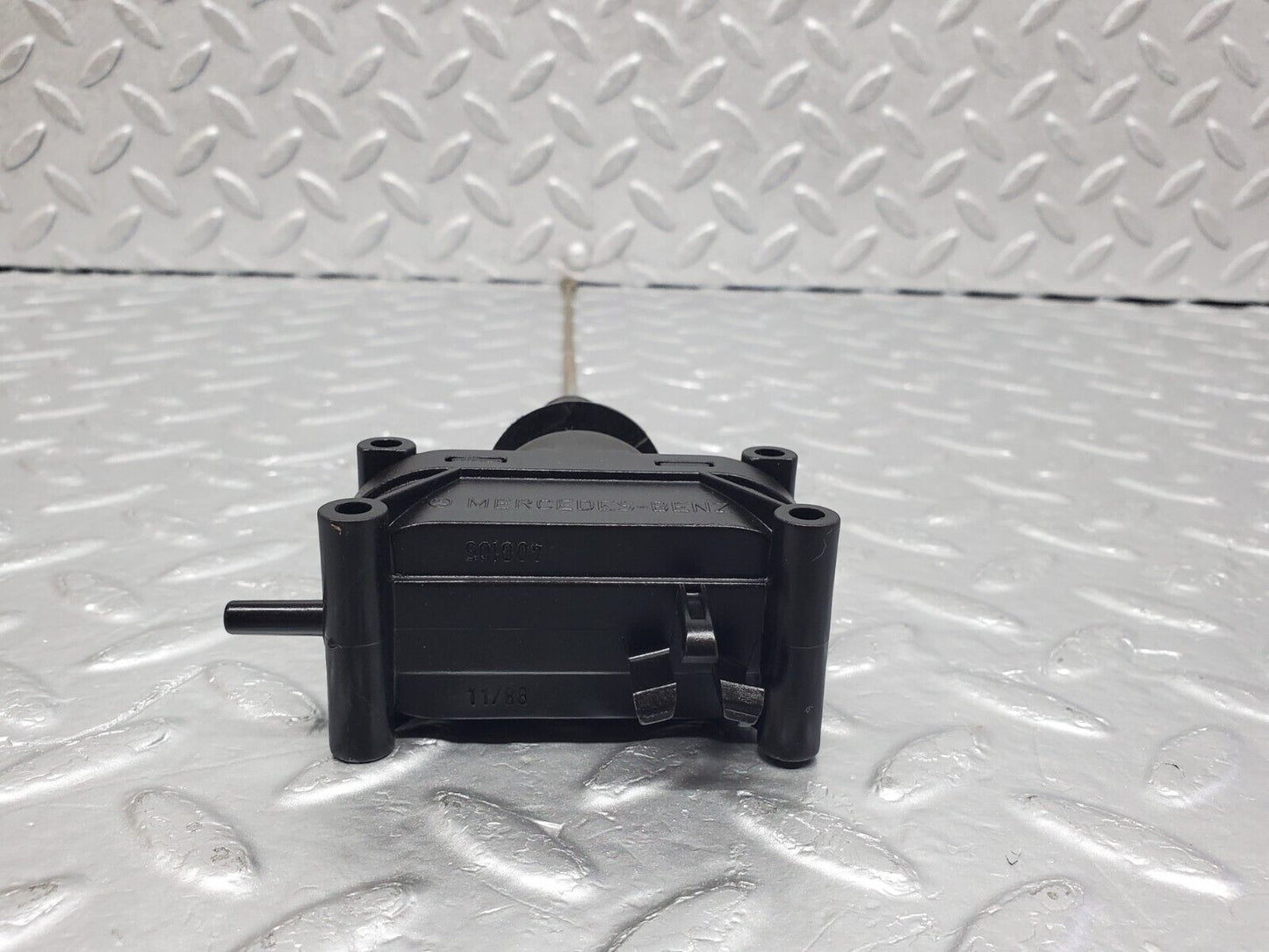 45643 Mercedes-Benz W126 420SE Rear Left Door Lock Vacuum Actuator