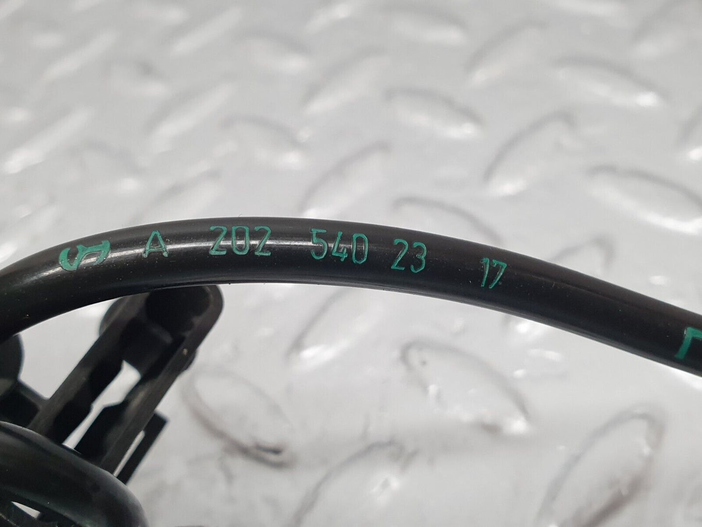 42116 Mercedes-Benz W202 C200 ABS Sensor Speed Sensor Left Side 2025400634
