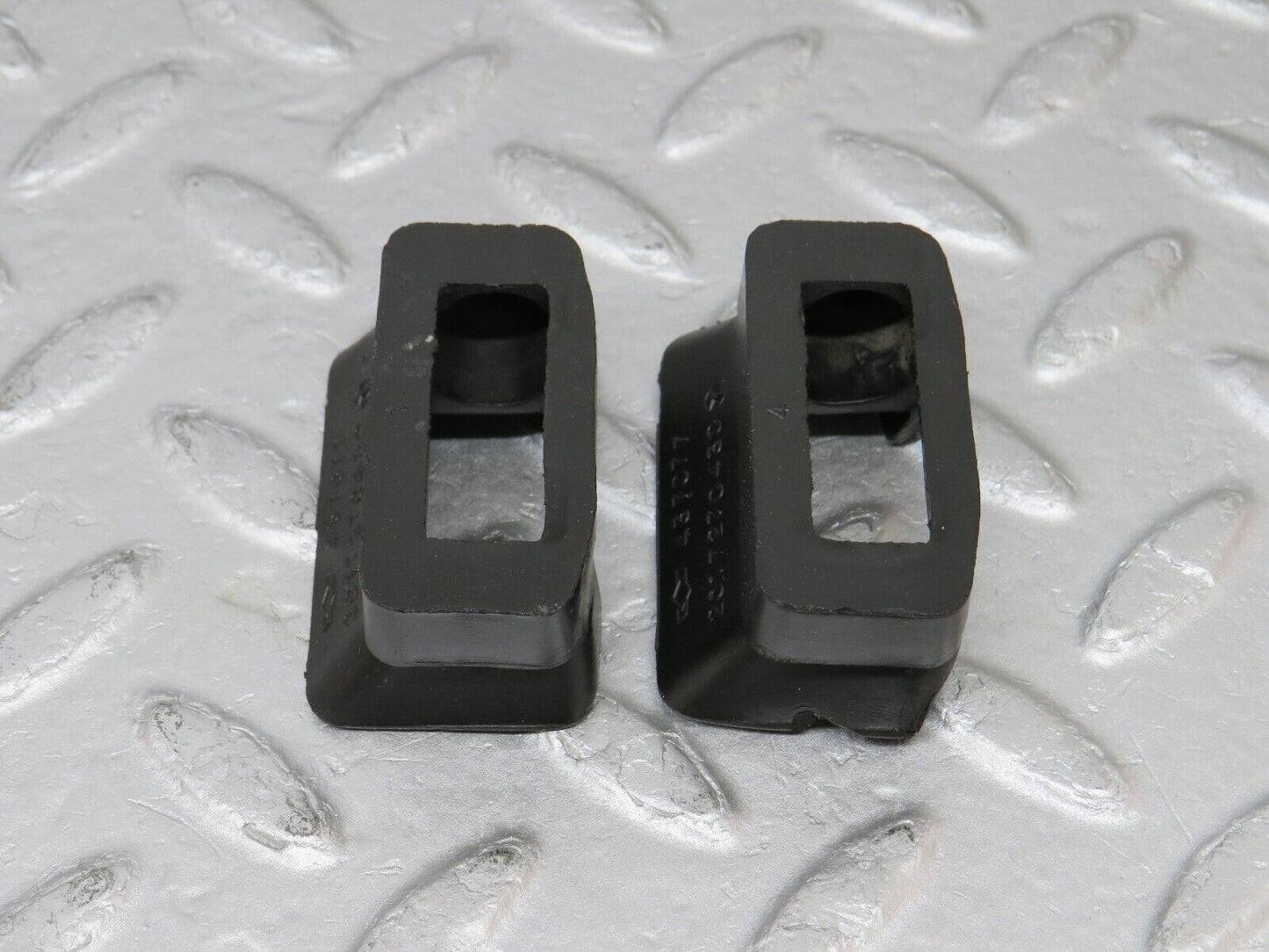 36586 Mercedes-Benz W201 190E 2.0L Door Check Strap Rubber Seal 2x 2017270430