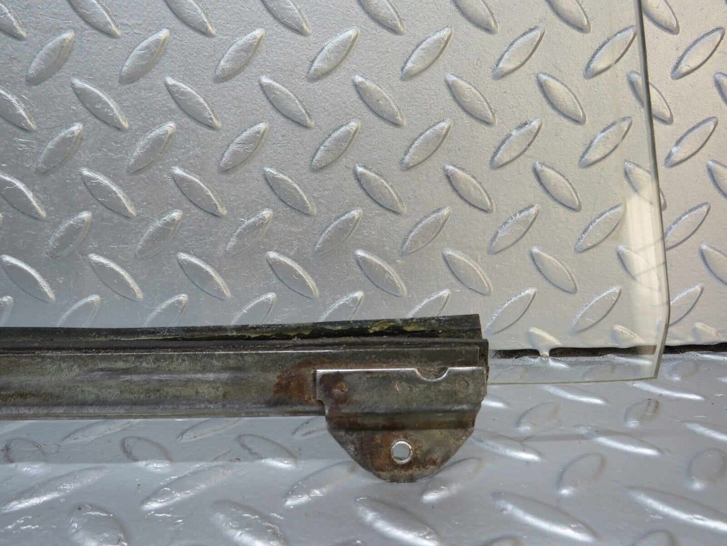 40267 Mercedes-Benz W110 230 Front Right Door Window Glass