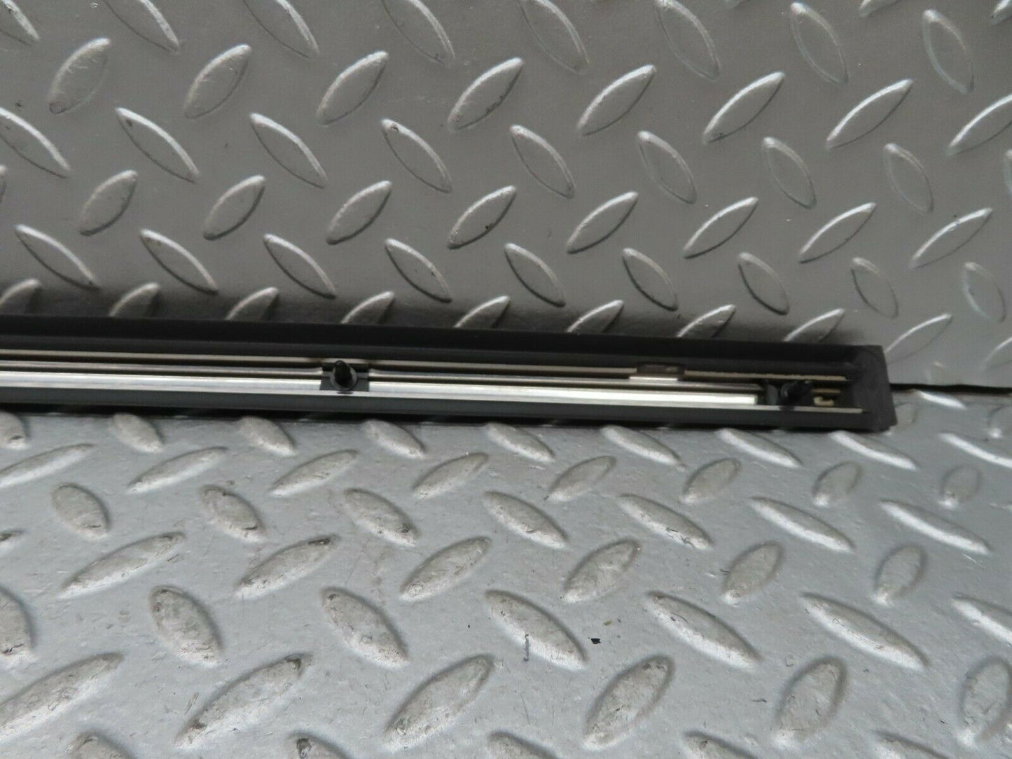 17894 Mercedes-Benz W116 450SEL Front Right Door Centre Chrome Trim