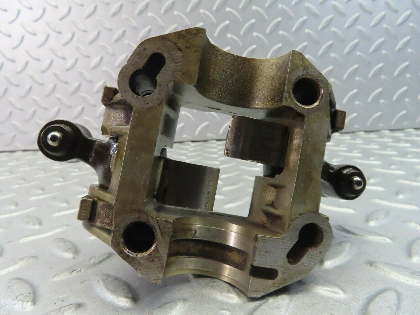 8577 Mercedes-Benz S123 Wagon Rocker Arms Camshaft Bearing Block 1020512110