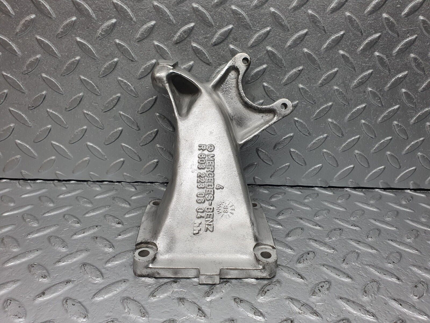 41011 Mercedes-Benz W126 300SE Engine Mount Bracket Left Side 6032230604