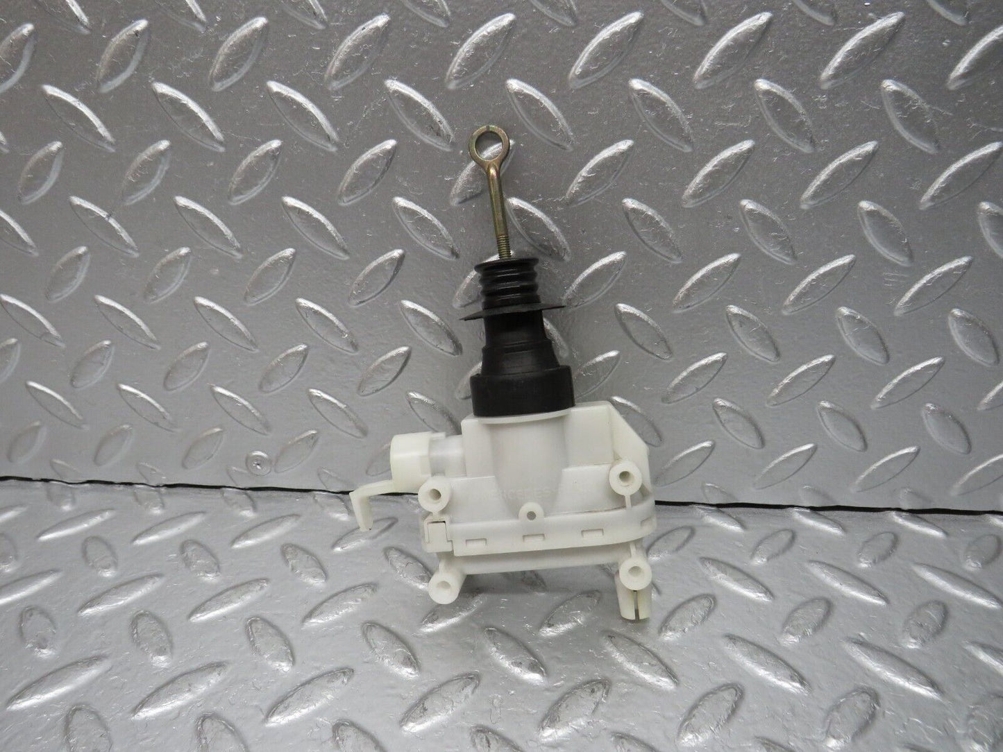 31395 Mercedes-Benz S124 220TE Door Lock Vacuum Actuator Hella Front Right