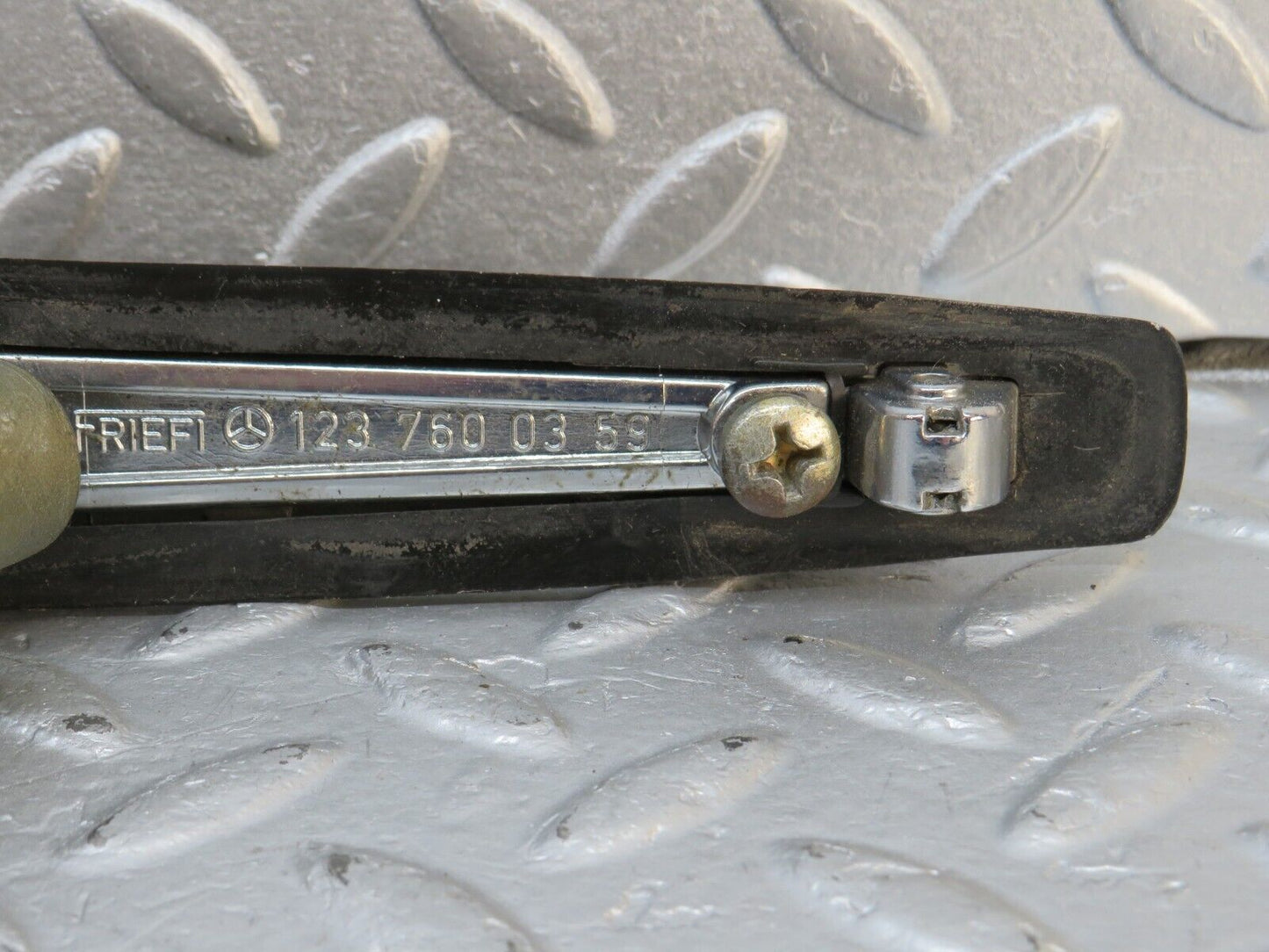 40618 Mercedes-Benz W123 300D Rear Left Exterior Door Handle 1237600359 1237660005