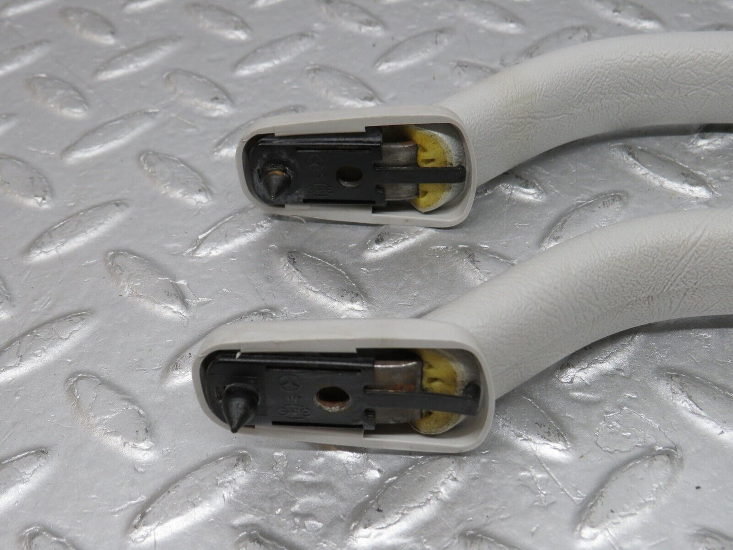 36061 Mercedes-Benz W126 420SE Interior Roof Grab Handle Set Grey