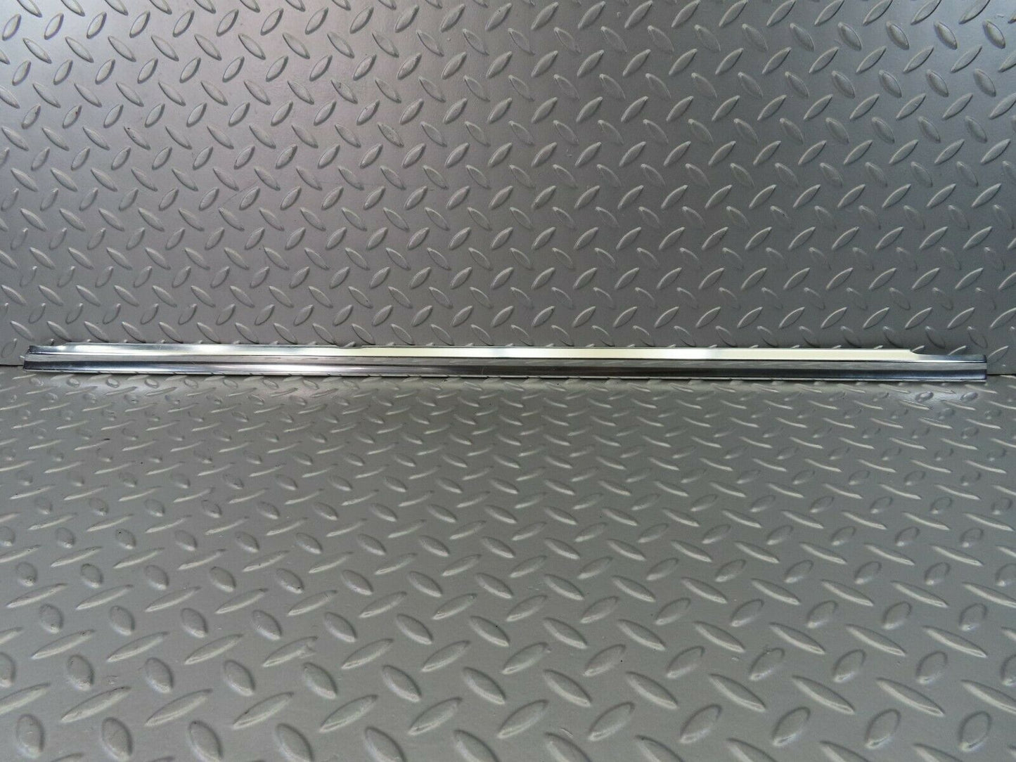 7287 Mercedes-Benz W116 450SE Rear Right Door Chrome Trim