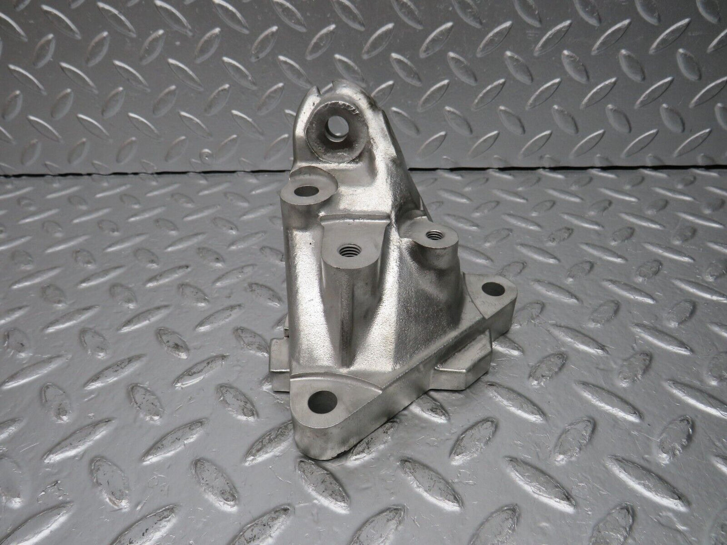 30546 Mercedes-Benz W124 230E Engine Mount Bracket Left Side 1022234104