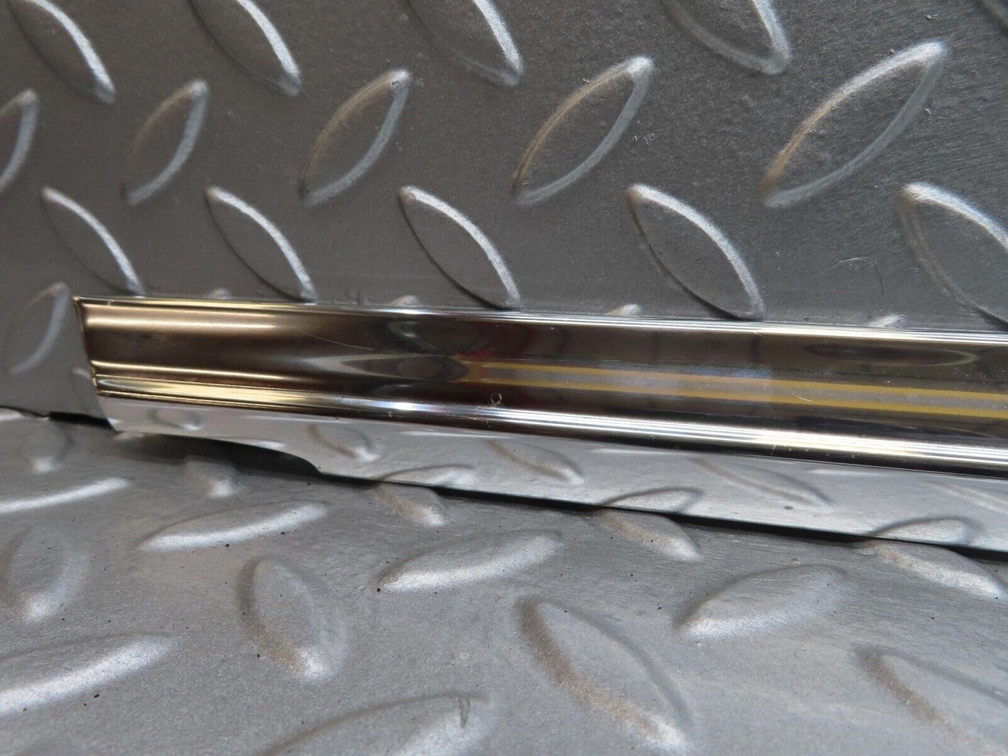 12451 Mercedes-Benz W108 280SE 3.5 Front Left Door Chrome Trim