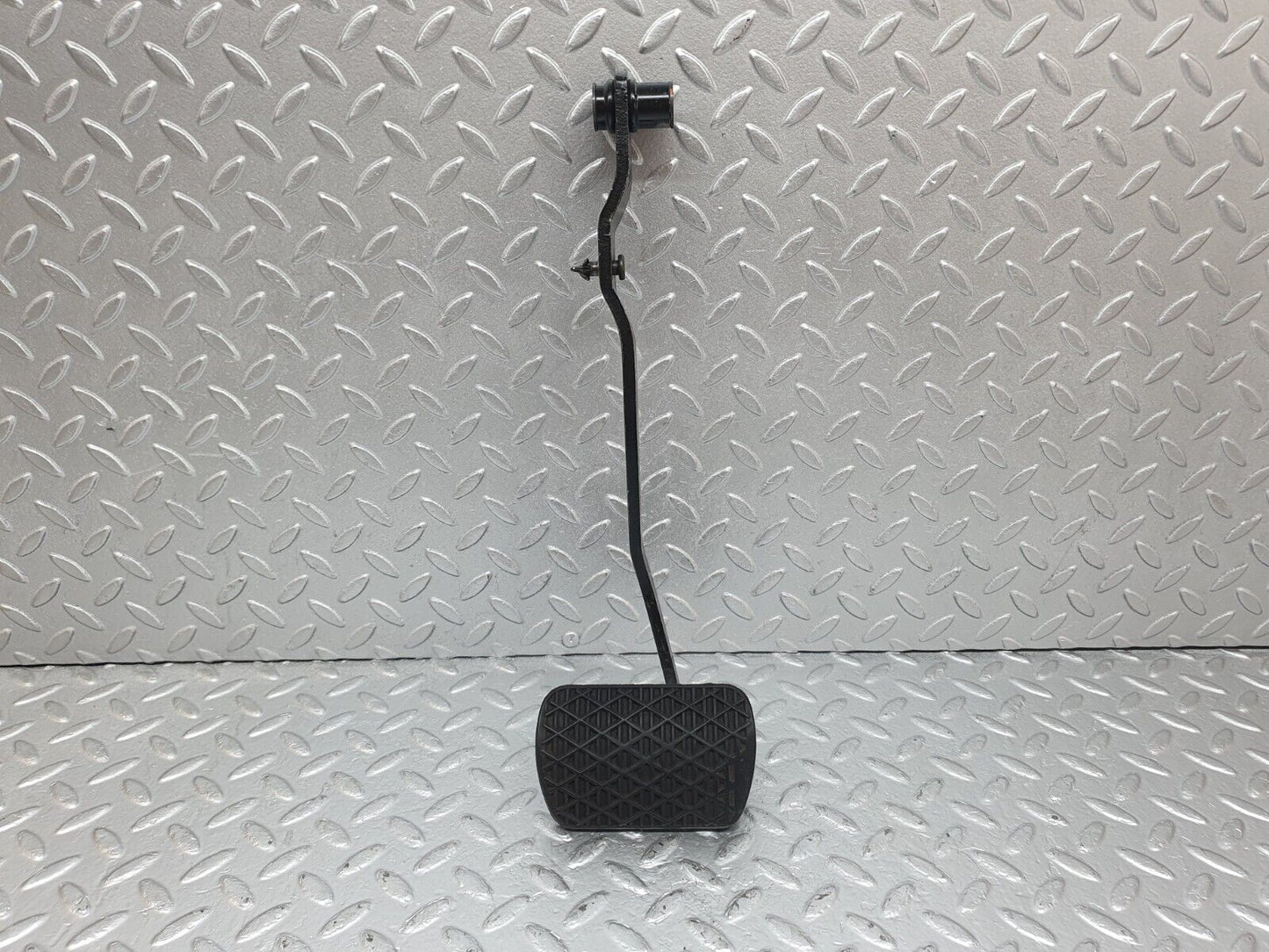 43896 Mercedes-Benz C123 230CE Coupe Brake Pedal With Rubber 1232910082
