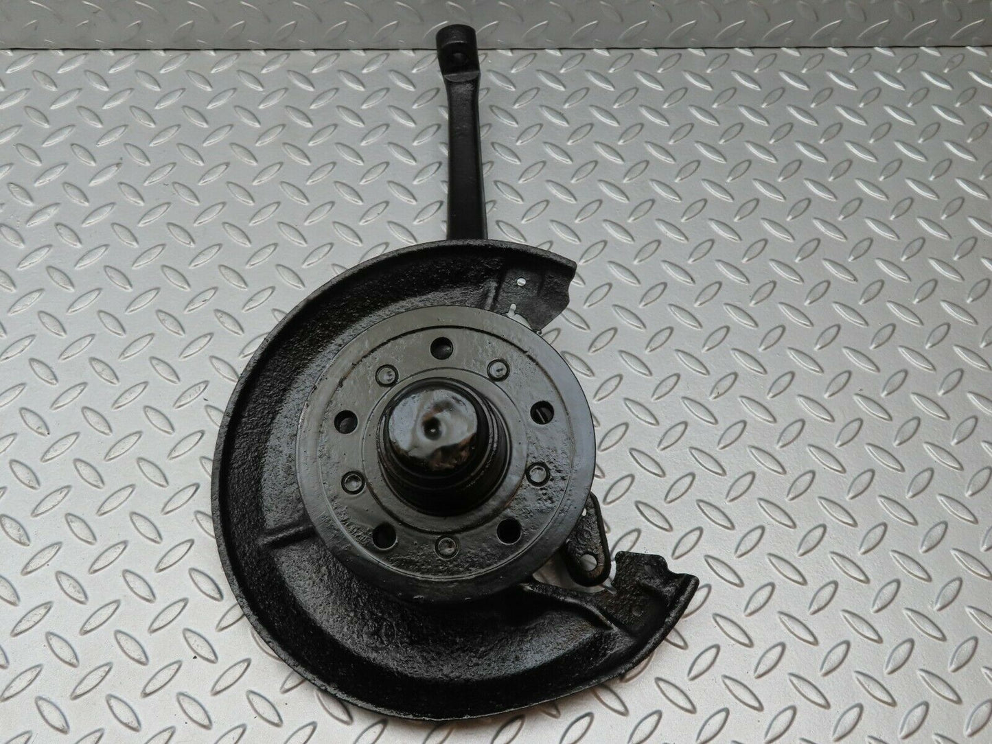 4128 Mercedes-Benz V123 240D LWB Wheel Hub Front Left