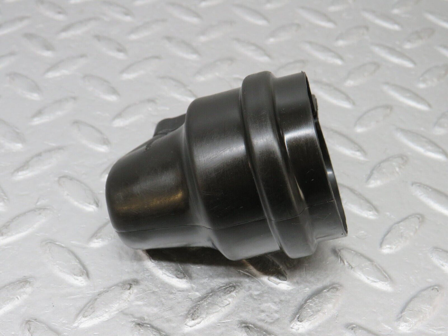 36569 Mercedes-Benz W201 190E 2.0L Ignition Coil Protective Cap 0001581785