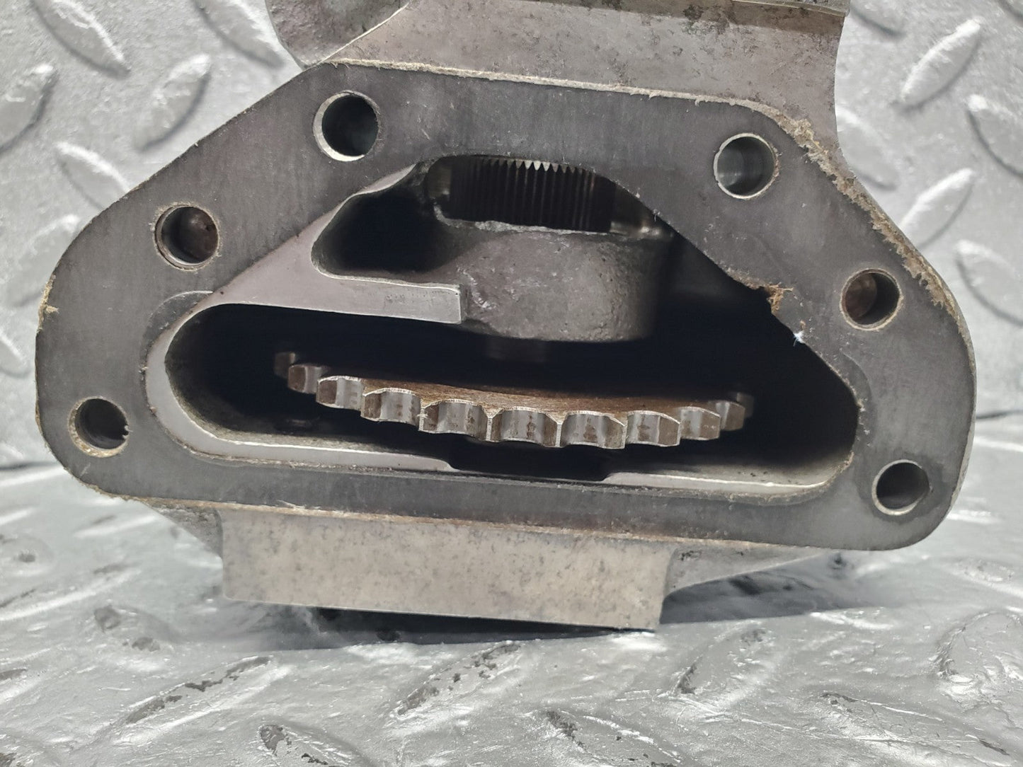 W112 injection pump drive housing used OEM