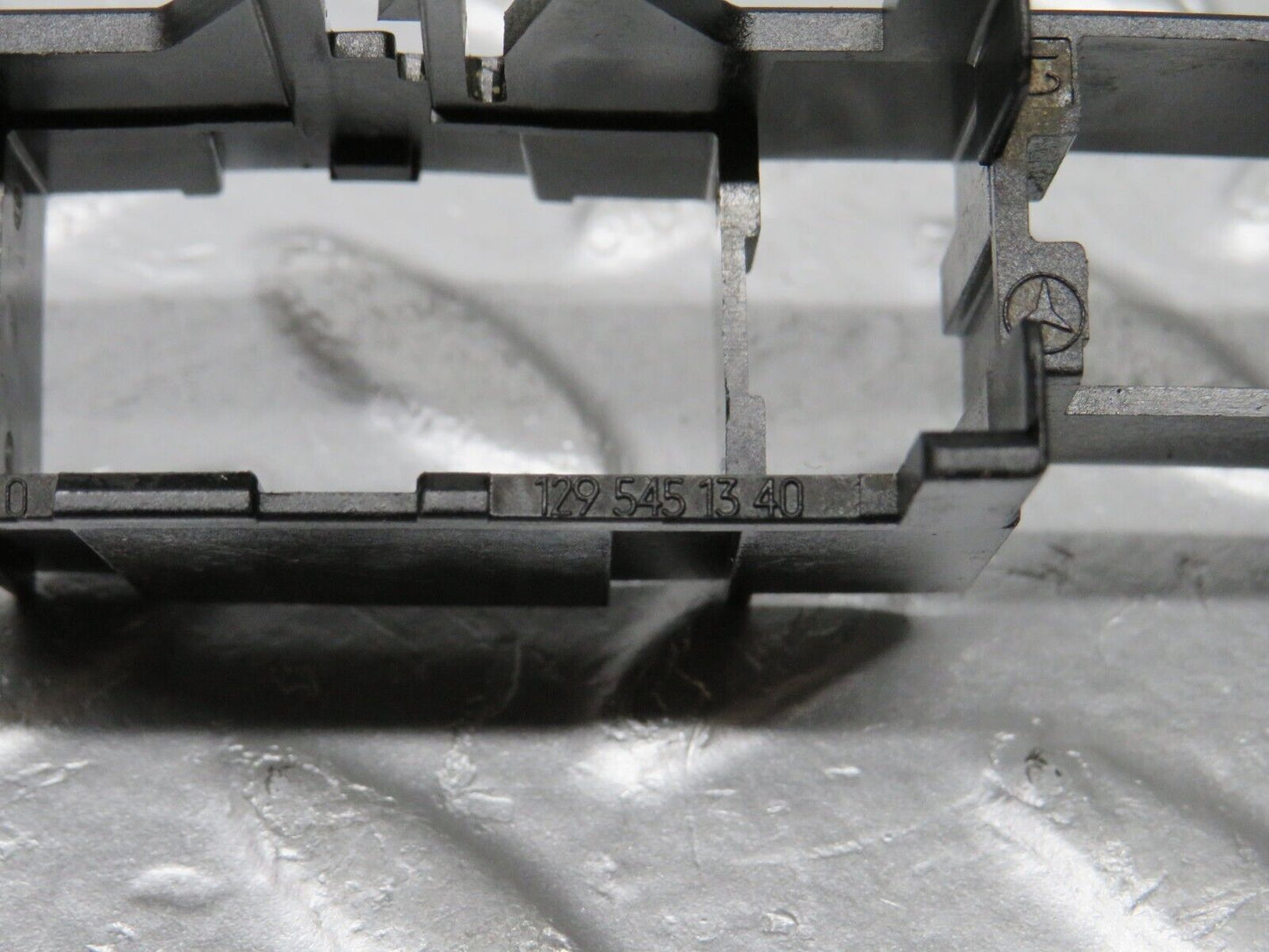 38388 Mercedes-Benz R129 280SL Coupe Connector Holder 1295451340