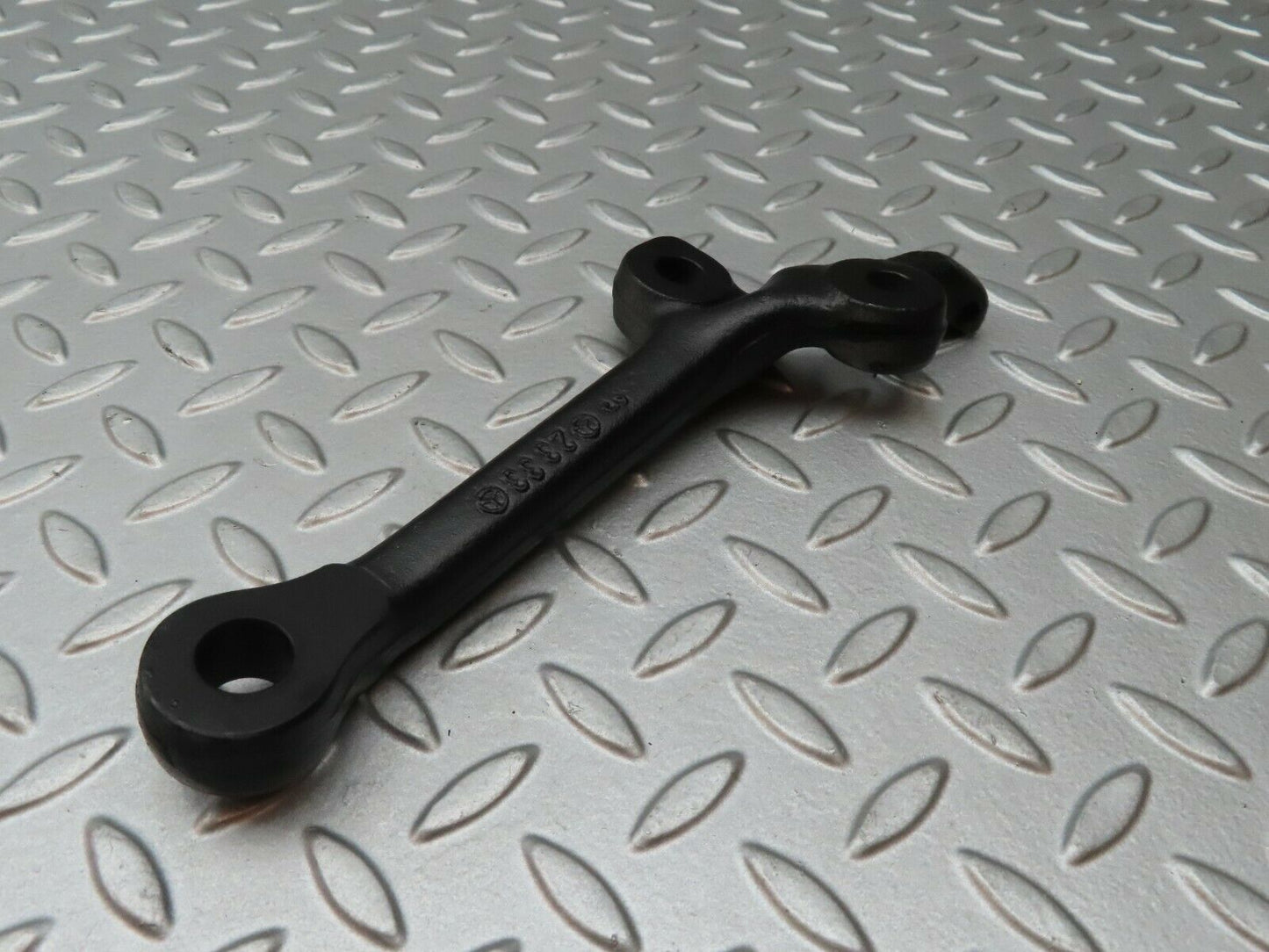4244 Mercedes-Benz V123 240D LWB Idler Arm 2333