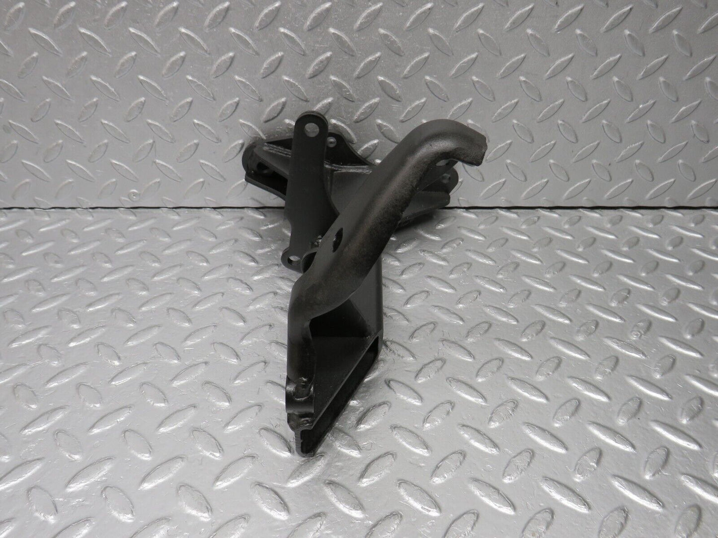 39290 Mercedes-Benz R107 500SL Air Condition Compressor Mount Bracket