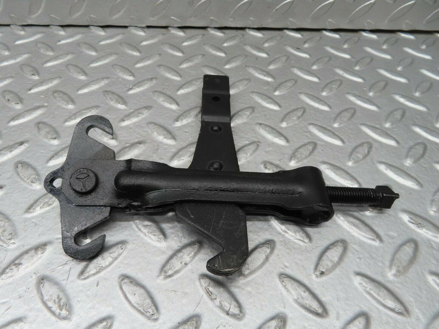 15256 Mercedes-Benz W123 230E Handbrake Regulator