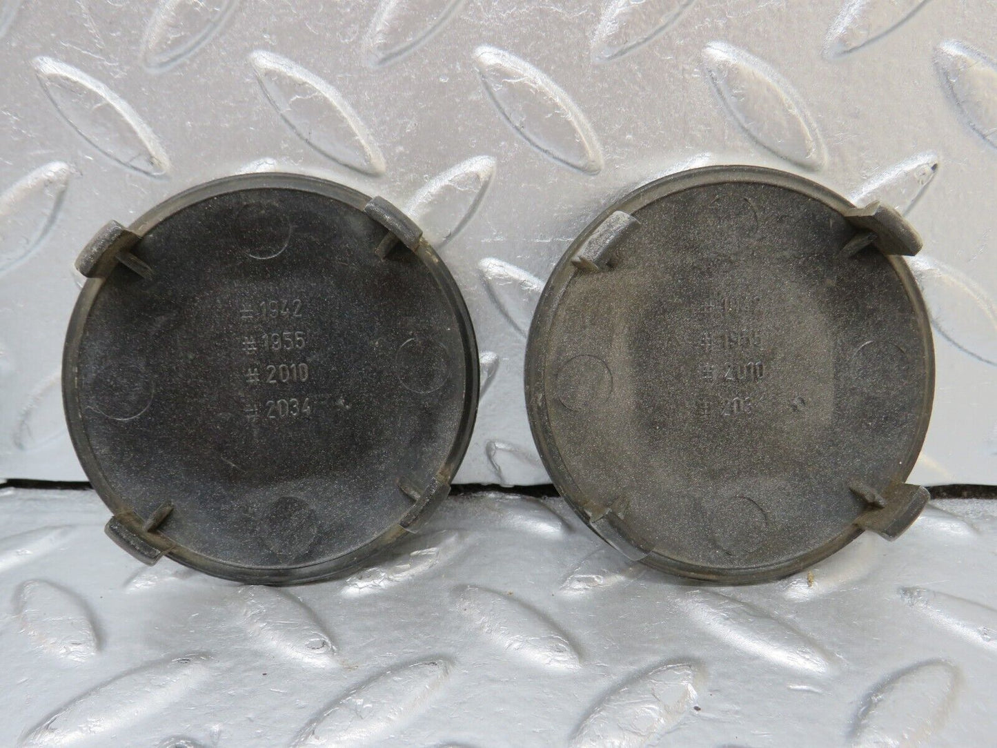 34196 Mercedes-Benz W124 260E Wheel Hub Cap Set