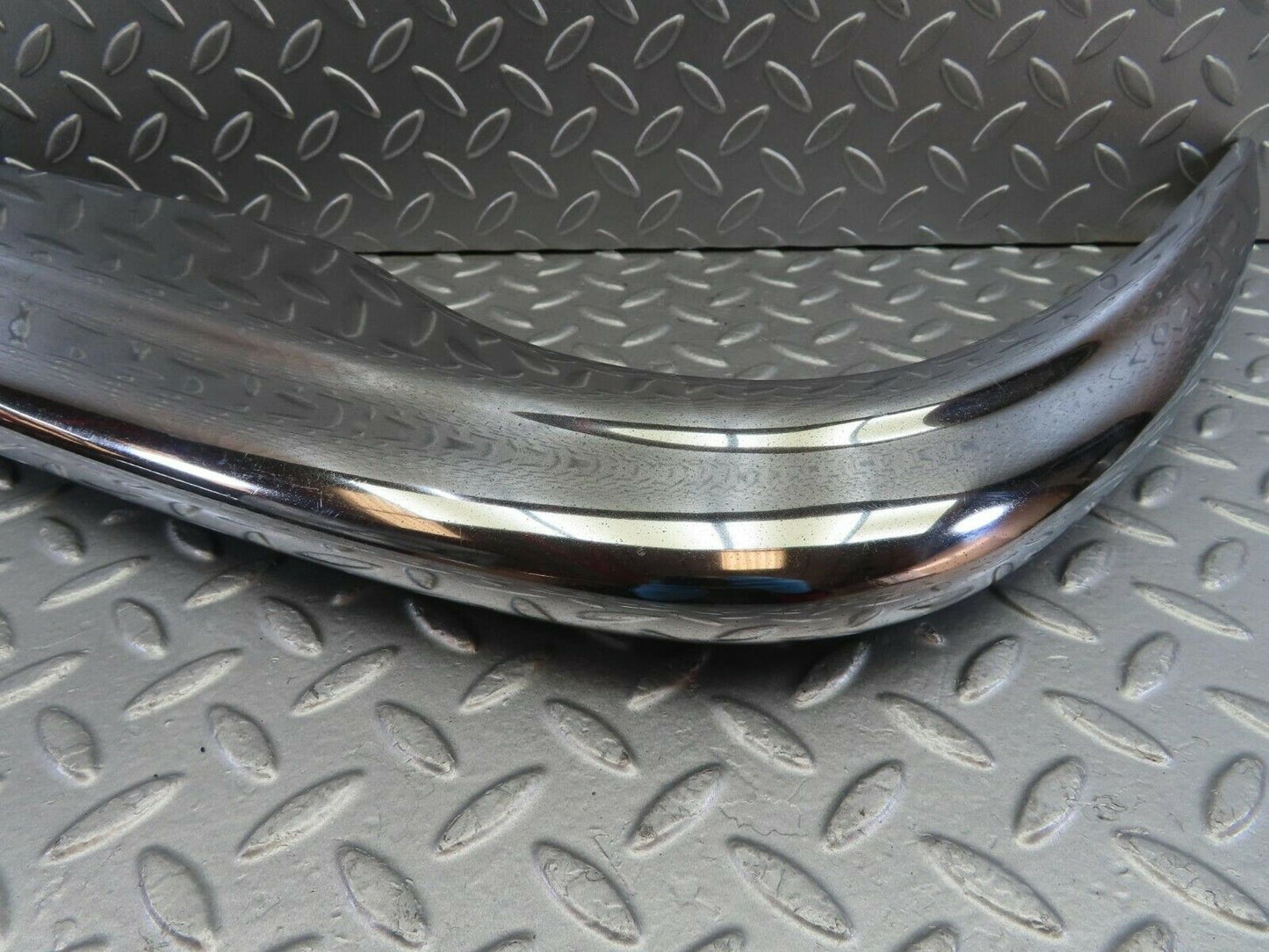 10614 Mercedes-Benz W108 Front Left Upper Bumper Corner