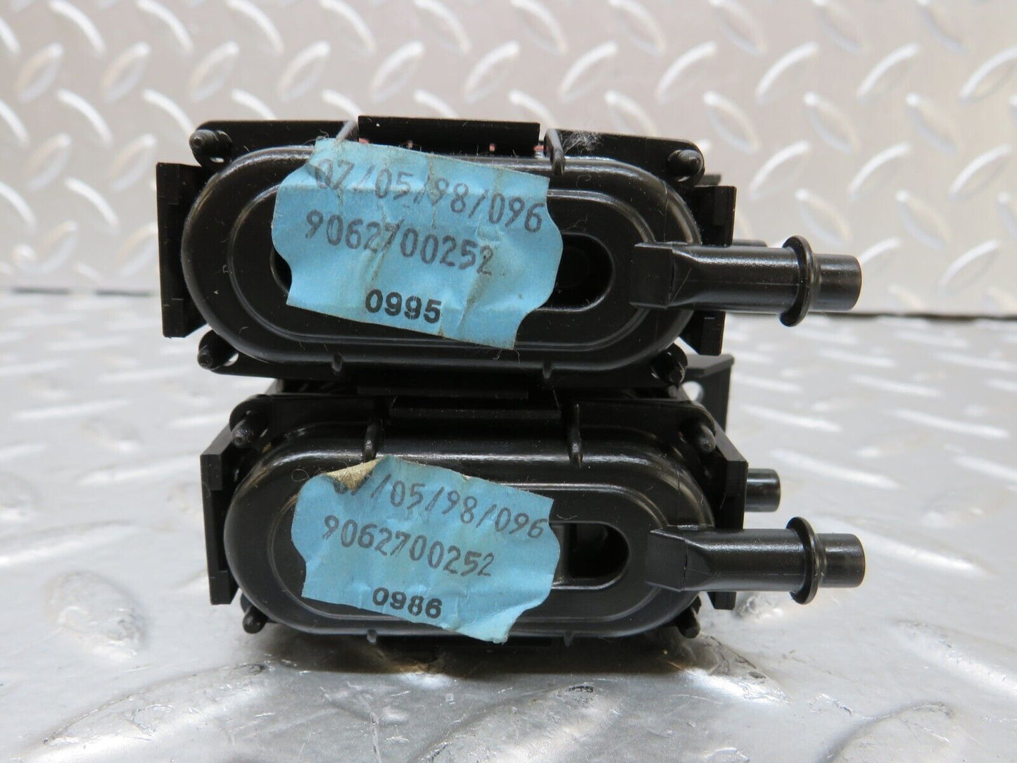 25038 Mercedes-Benz W140 S320 2x Heater Box Vacuum Actuator 9062700252