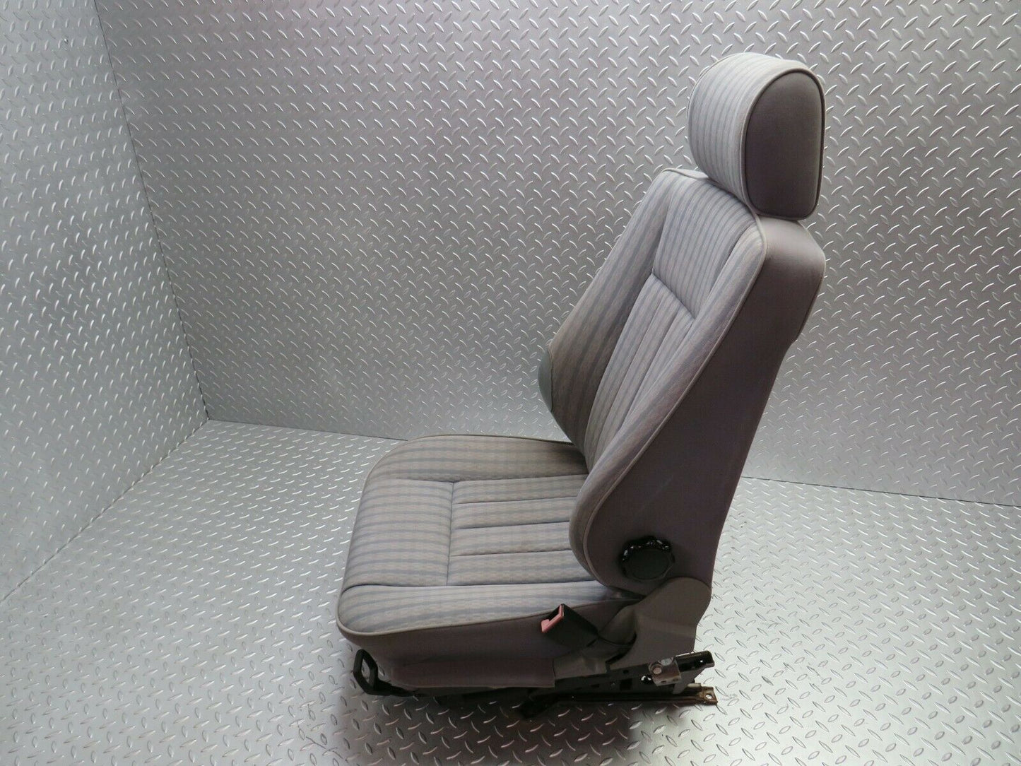 24371 Mercedes-Benz S124 220TE Wagon Front Right Seat