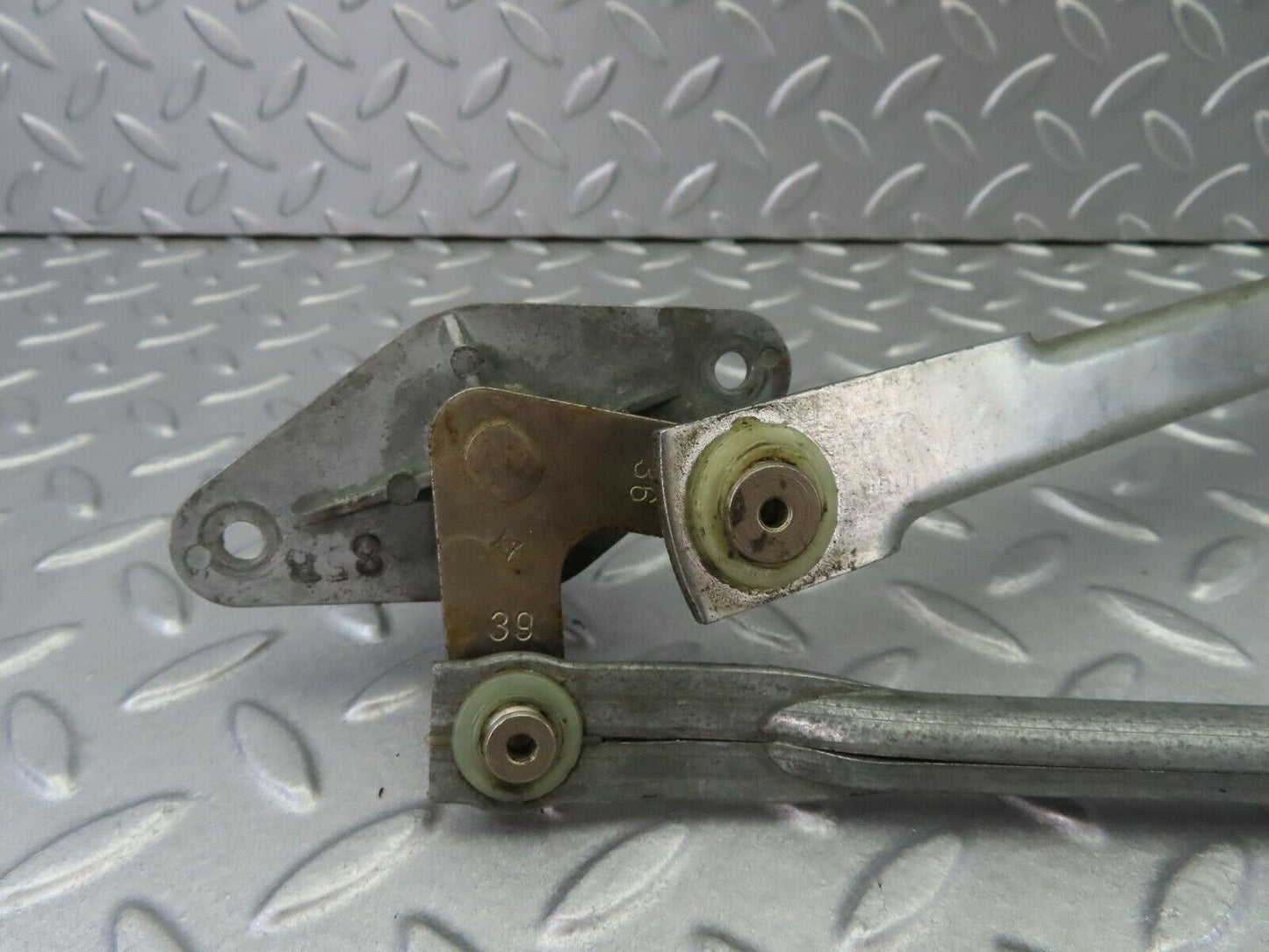 7936 Mercedes-Benz W115 220D Windscreen Wiper Linkage