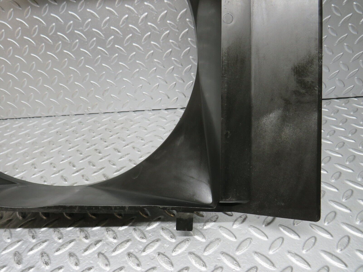 32118 Mercedes-Benz W123 230E Radiator Fan Shroud Fan Cover 1235052055
