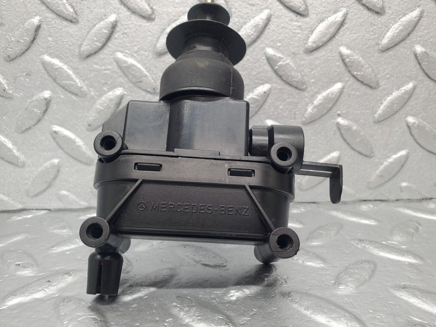 46147 Mercedes-Benz W124 Front Left Door Lock Vacuum Actuator