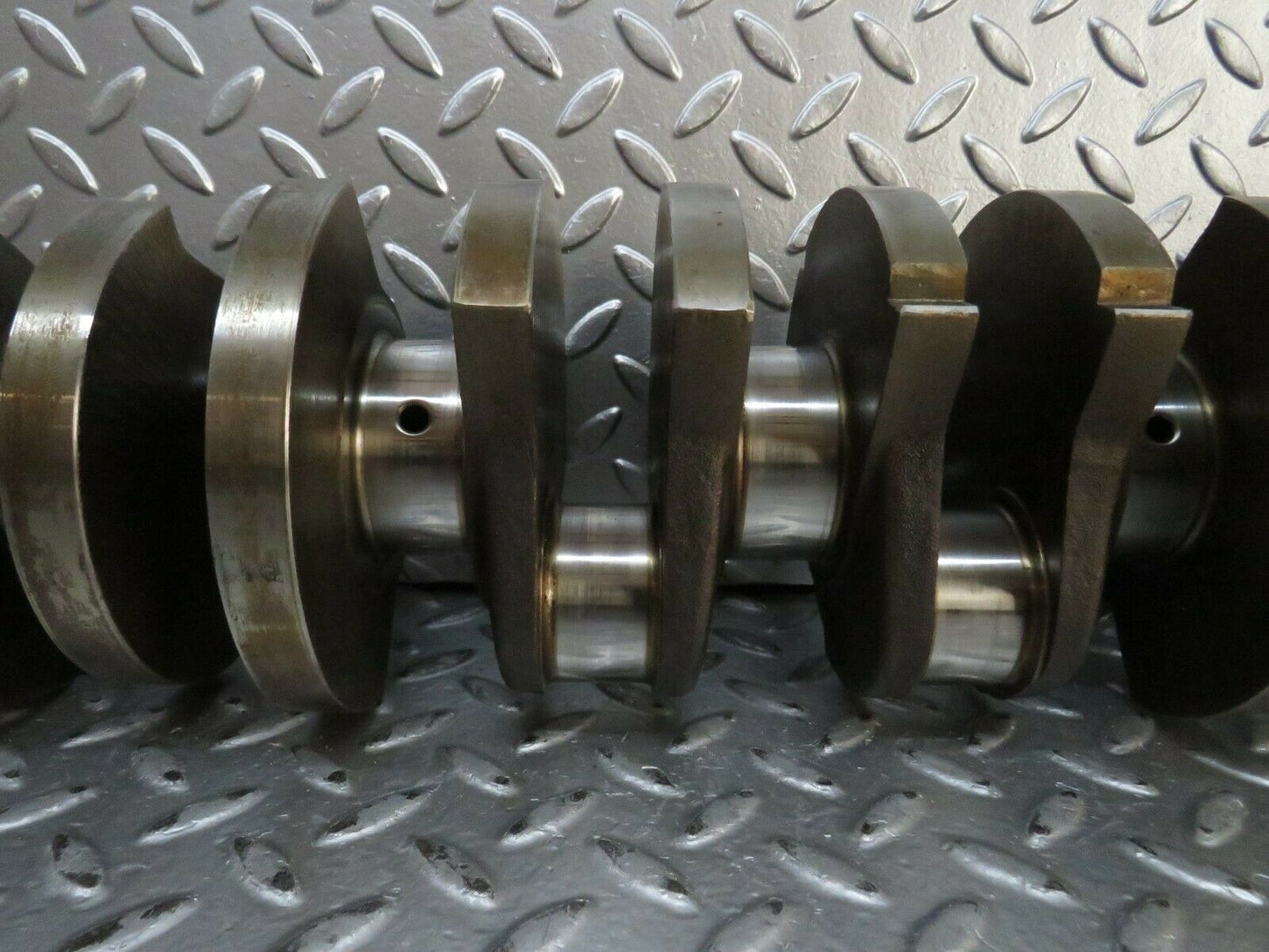 23678 Mercedes-Benz W114 280E Crankshaft 1100310101