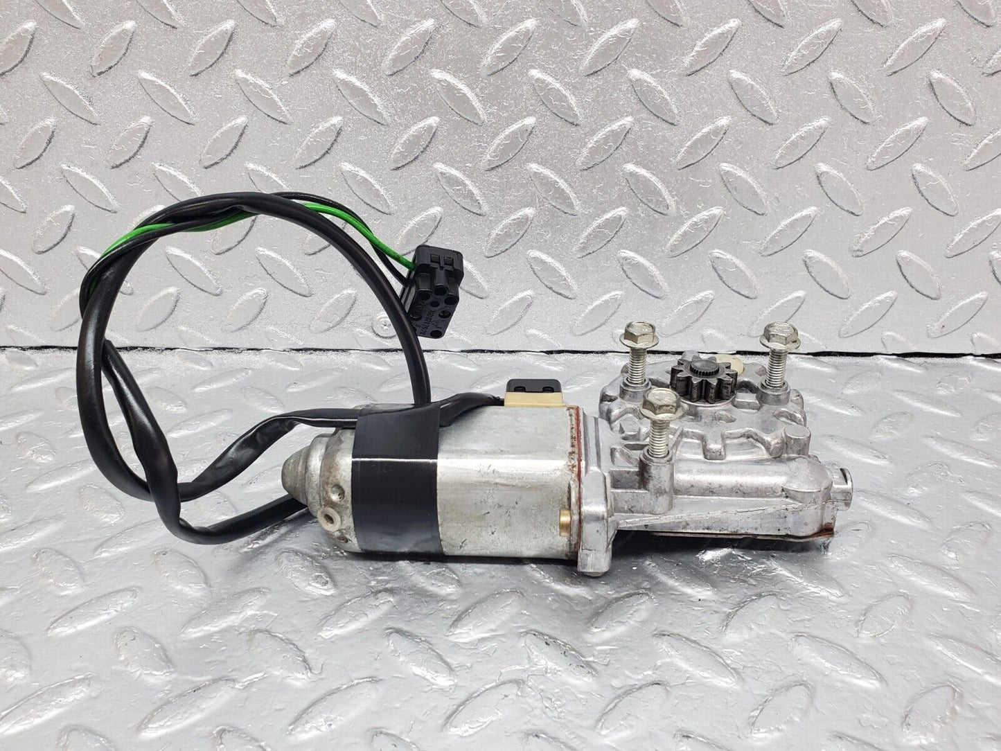 45763 Mercedes-Benz W126 420SE Rear Left Window Regulator Motor 0130821037