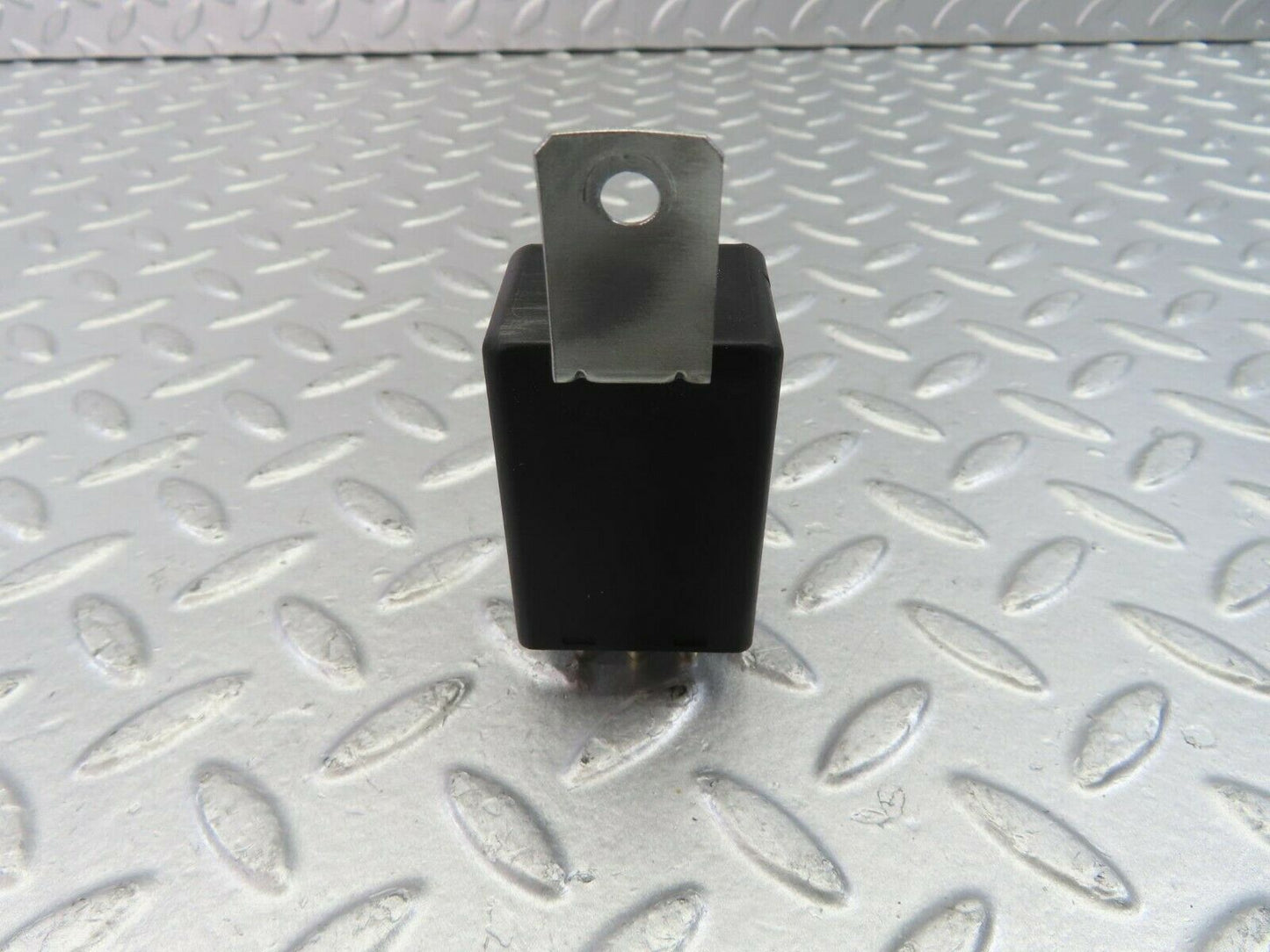 10729 Mercedes-Benz W123 230E Rear Heated Window Relay 1078200010