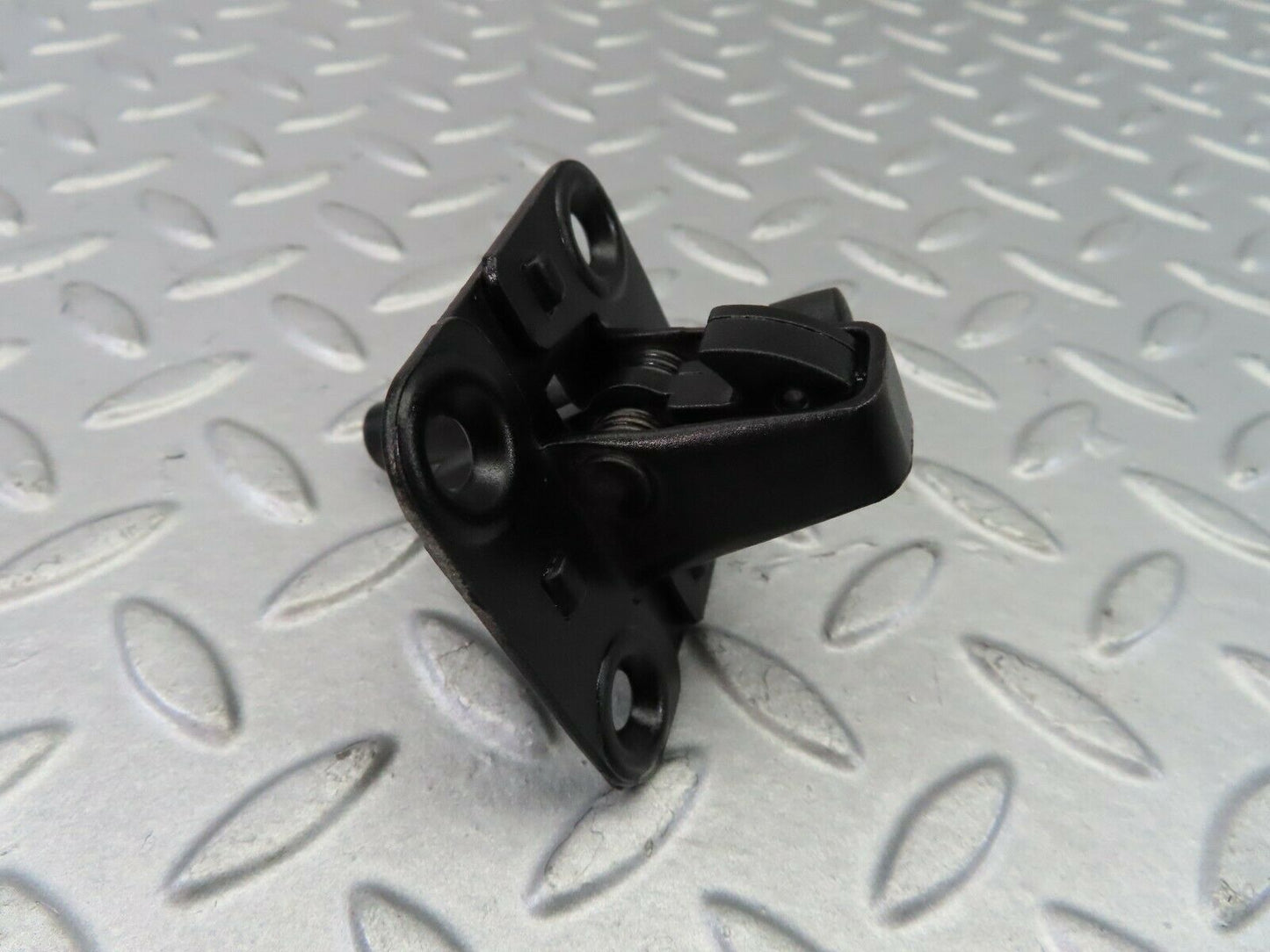 7574 Mercedes-Benz S123 230TE Wagon Bonnet Lock