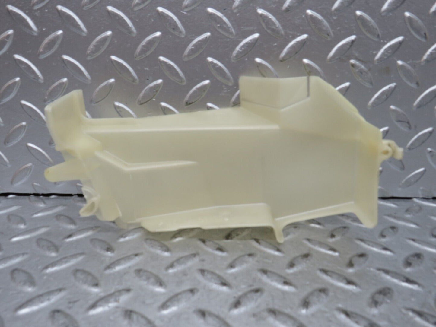 29110 Mercedes-Benz C124 320CE Right Door Lock Mechanism Cover 1247232008
