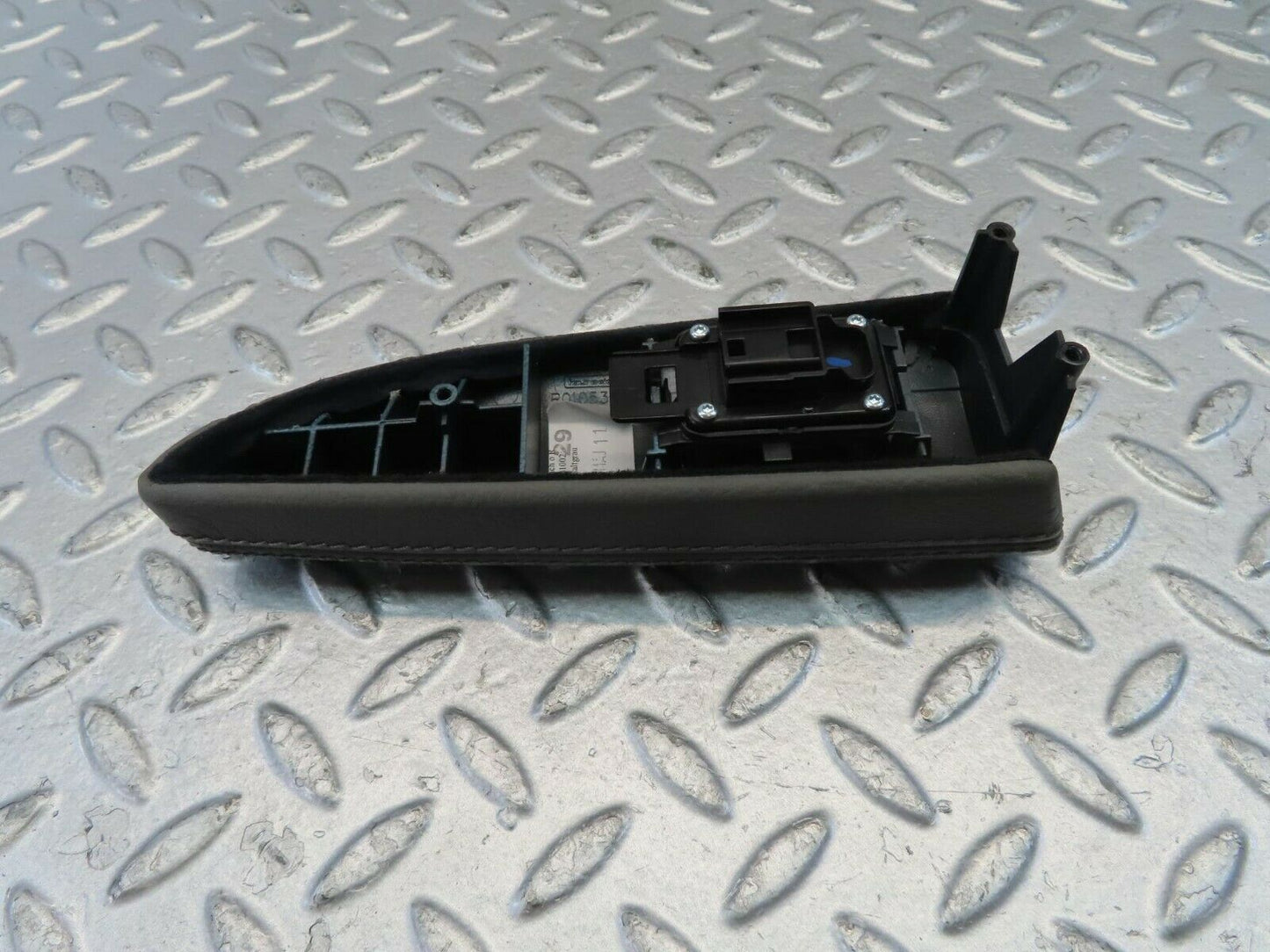 11190 Mercedes-Benz W221 S320 Rear Left Window Control Switch P0110637
