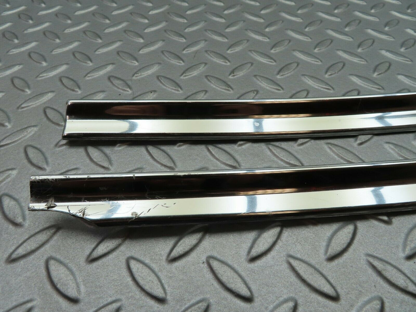 5193 Mercedes-Benz R107 350SL Coupe Soft Top Boot Lid Chrome Trim