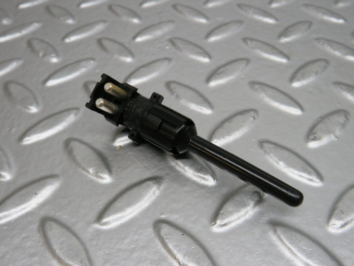 24636 Mercedes-Benz W140S320 Coolant Level Sensor 2105450024