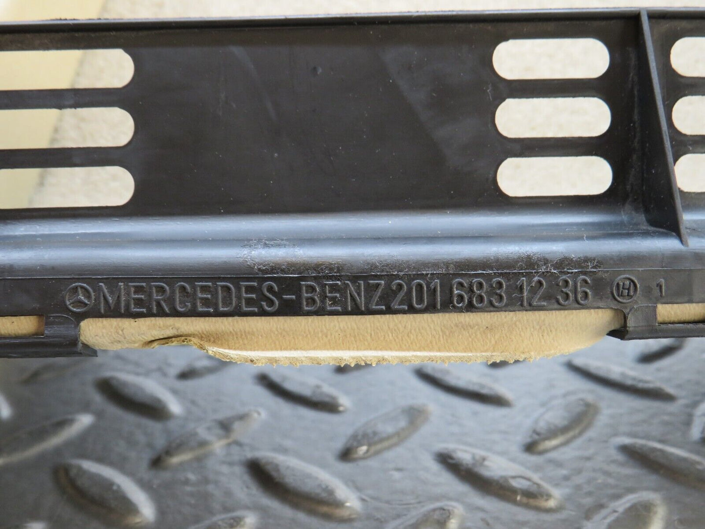 36560 Mercedes-Benz W201 190E 2.0L Centre Console Beige 2016831325 2016831236