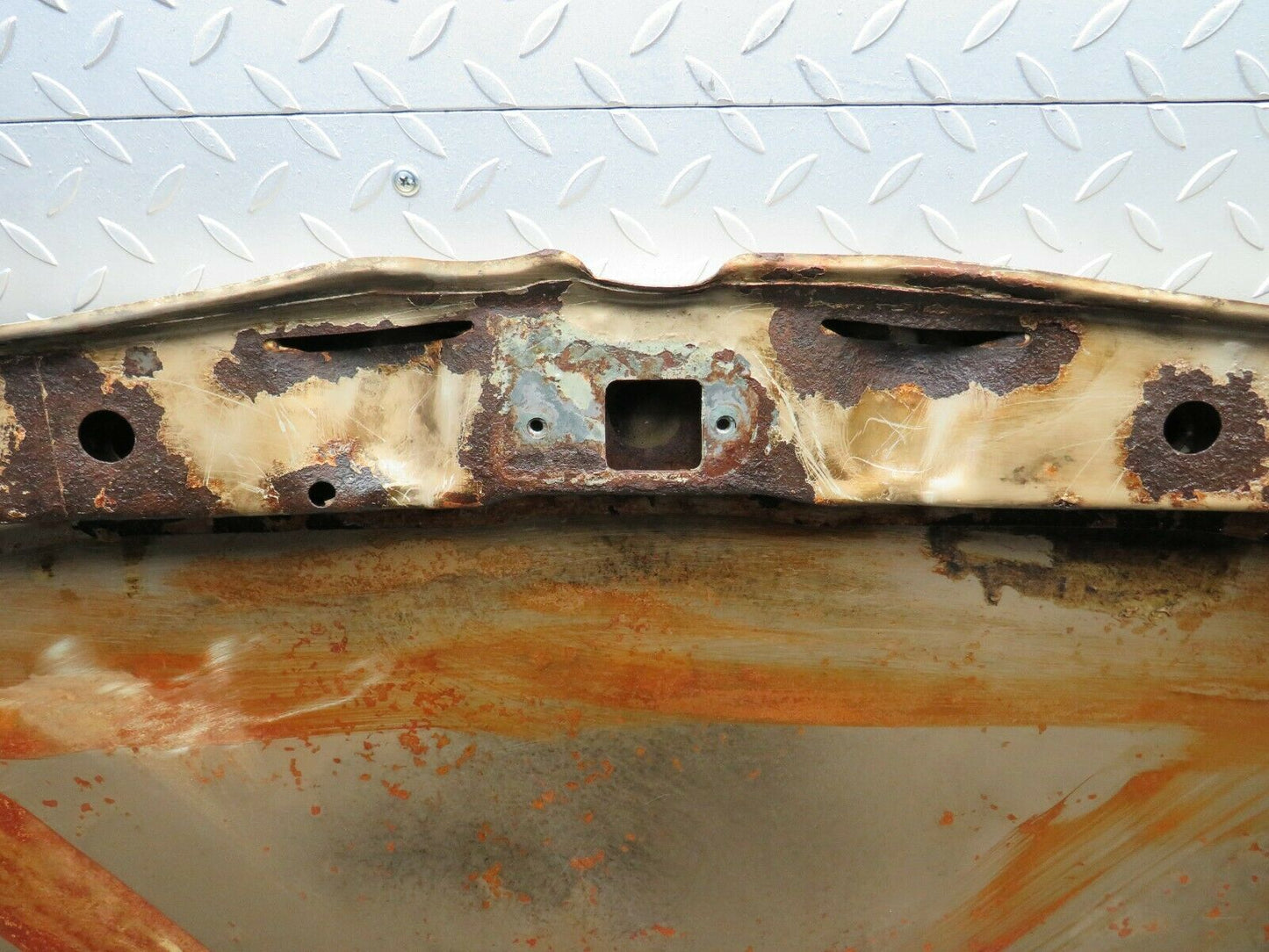 22104 Mercedes-Benz S123 280TE Wagon Bonnet