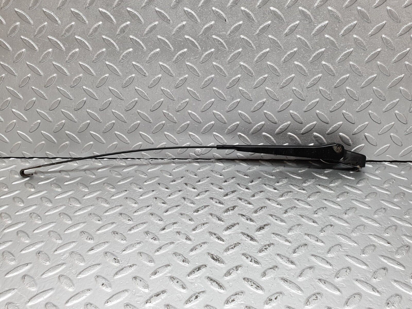 41208 Mercedes-Benz W126 300SE Windscreen Wiper Arm Right Side