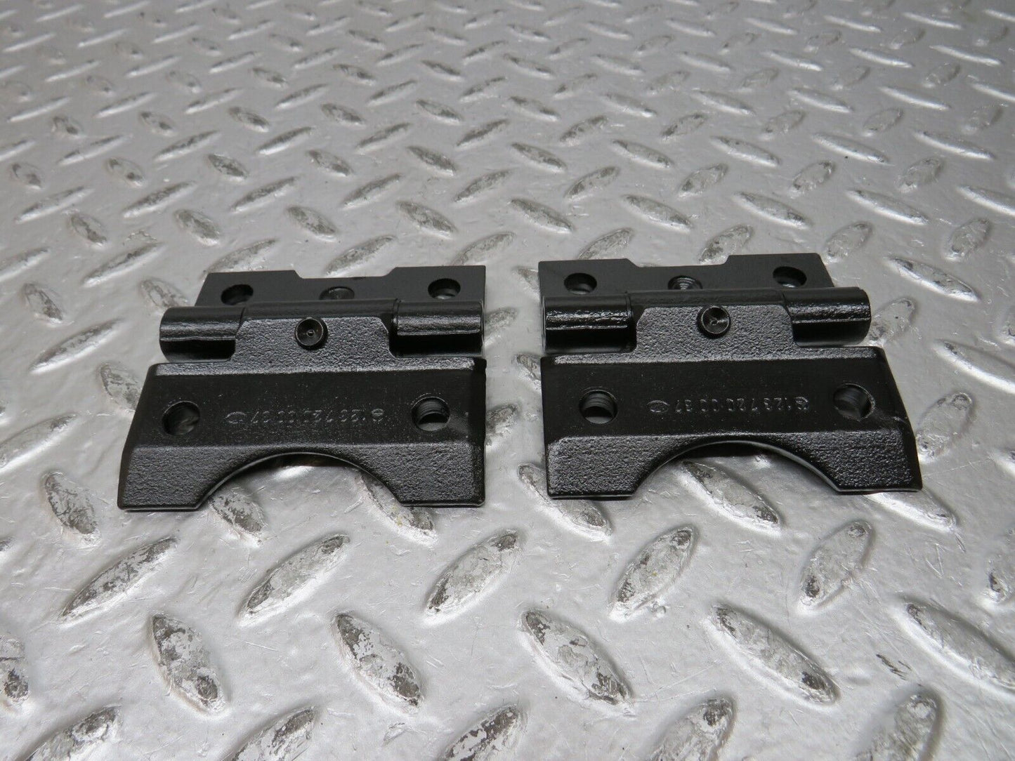 32148 Mercedes-Benz W123 230E Door Hinge Pair 1237200037