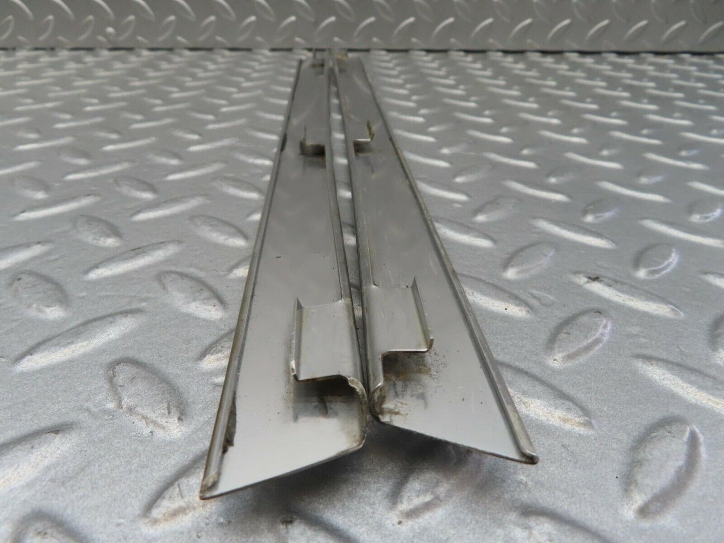 14142 Mercedes-Benz C107 280SLC Quarter Window Front Chrome Trim
