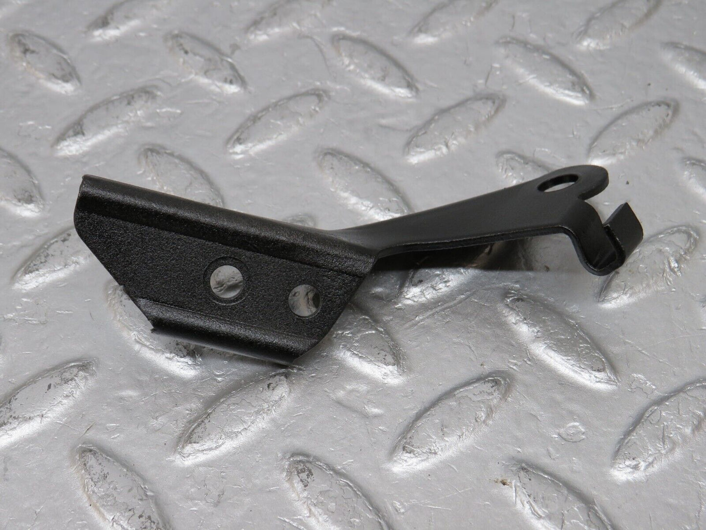34589 Mercedes-Benz C126 380SEC Coupe Starter Motor Wire Bracket