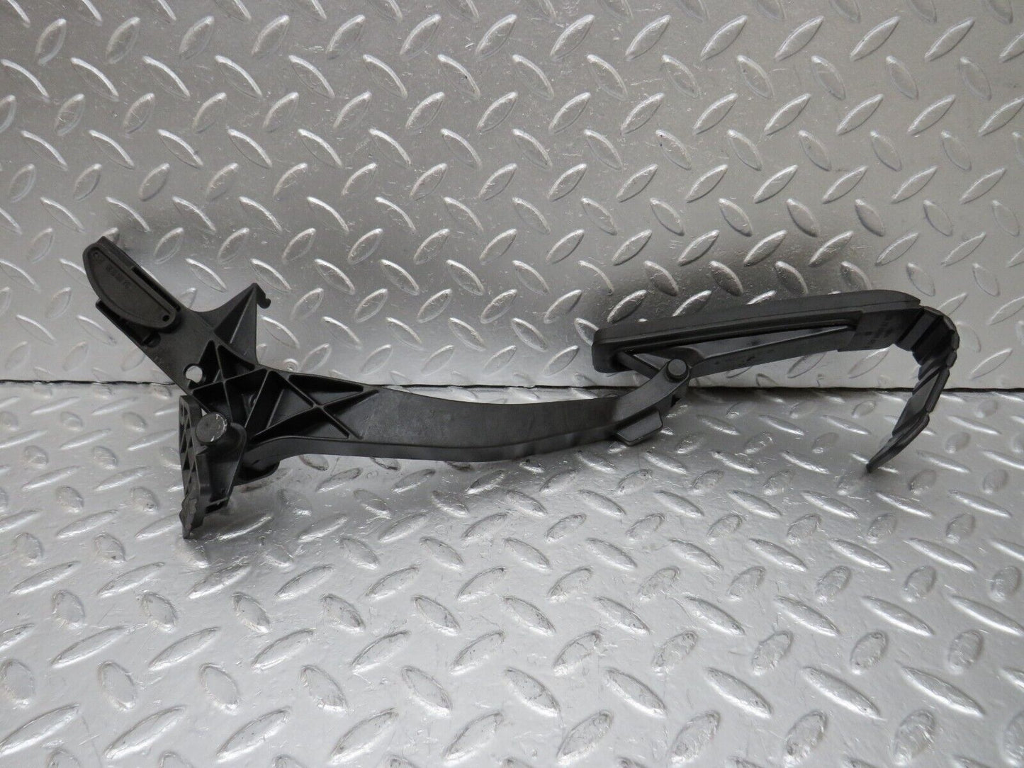 34811 Mercedes-Benz W210 320E Accelerator Pedal & Rubber 2103011820 2203010001